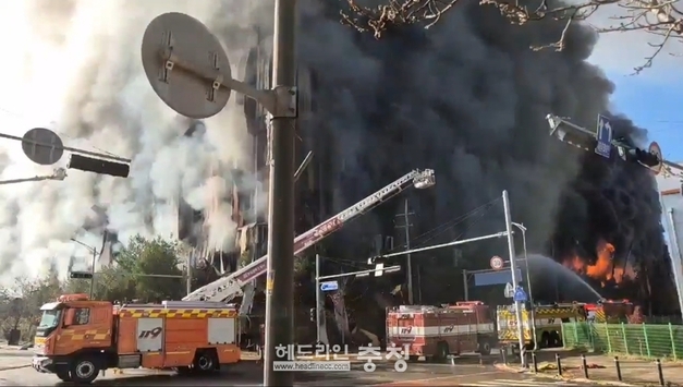 천안 이랜드 물류센터 대형 화재... '대응 2단계' 진화