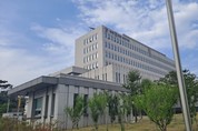 미성년 남학생 제자와 성관계한 30대 여성 학원장 중형
