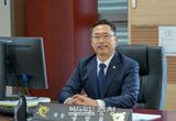 아산시의회 홍성표 의장, 고교 졸업식 물의 책임으로 의장직 사직