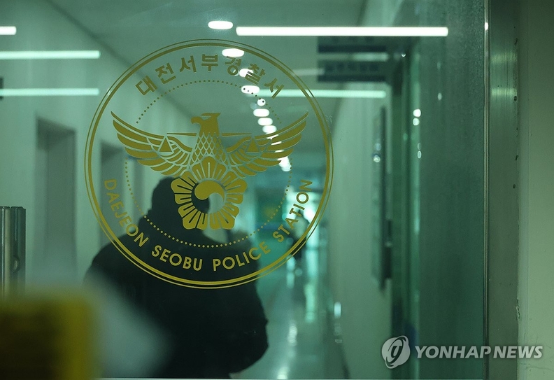 7일 오후 대전 초등생 살인사건의 피의자 교사 명모(40대)씨의 대면조사가 진행되고 있는 대전서부경찰서. 연합<br>
뉴스제공