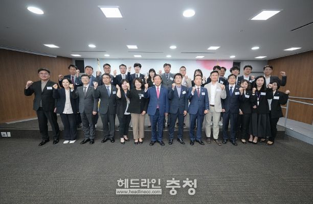 세종시 신규 임용 사무관, 가족 축하 속 힘찬 출발