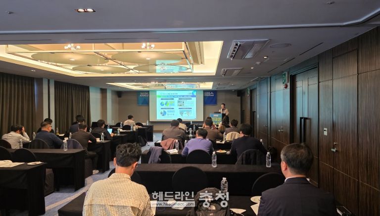 1. 천안과학산업진흥원이 29일 신재생에너지 인프라 확산 컨퍼런스를 진행하고 있다.