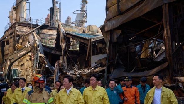 이재명 대통령, 대전 대덕구 안전공업 화재 현장 점검